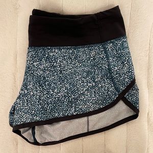 LULULEMON 2.5” SPEED SHORTS SIZE 8